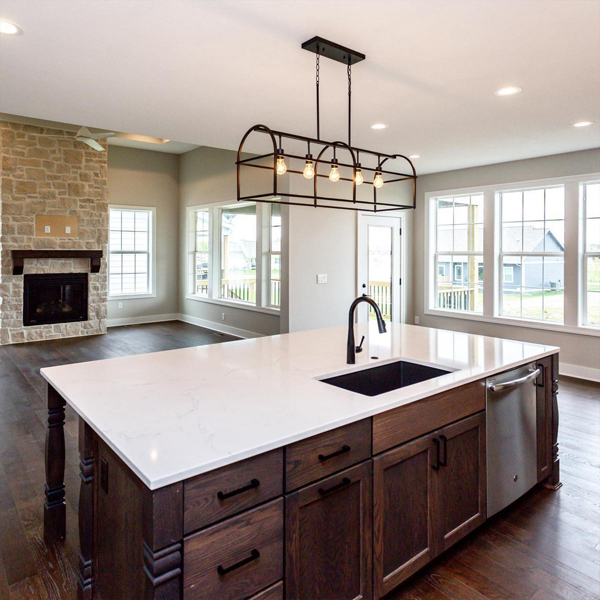 Deep cleaned empty kitchen